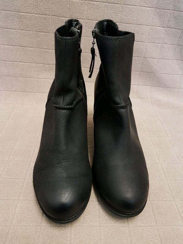 clarks artisan ankle boots